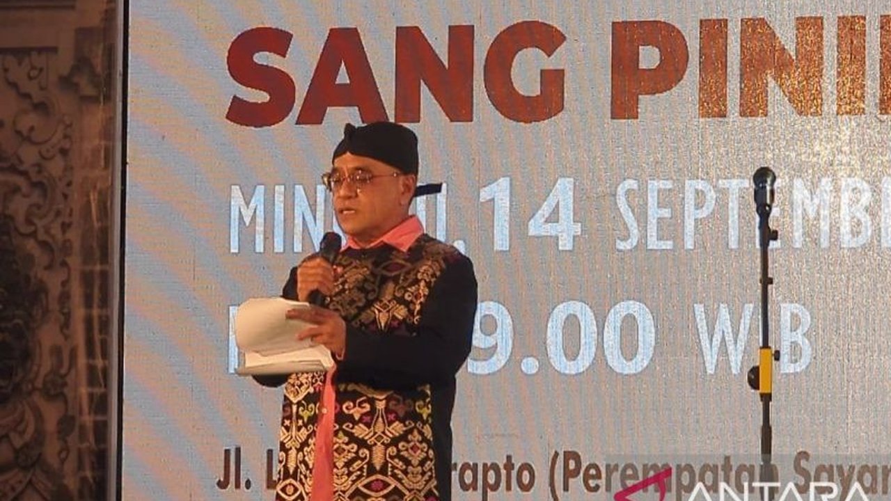 Anggota DPR Samuel Wattimena menekankan pentingnya mengenalkan seni tradisional generasi muda, terutama wayang orang, secara intens. Ia mengapresiasi Wayang Orang on The Street yang berhasil menarik perhatian anak muda.