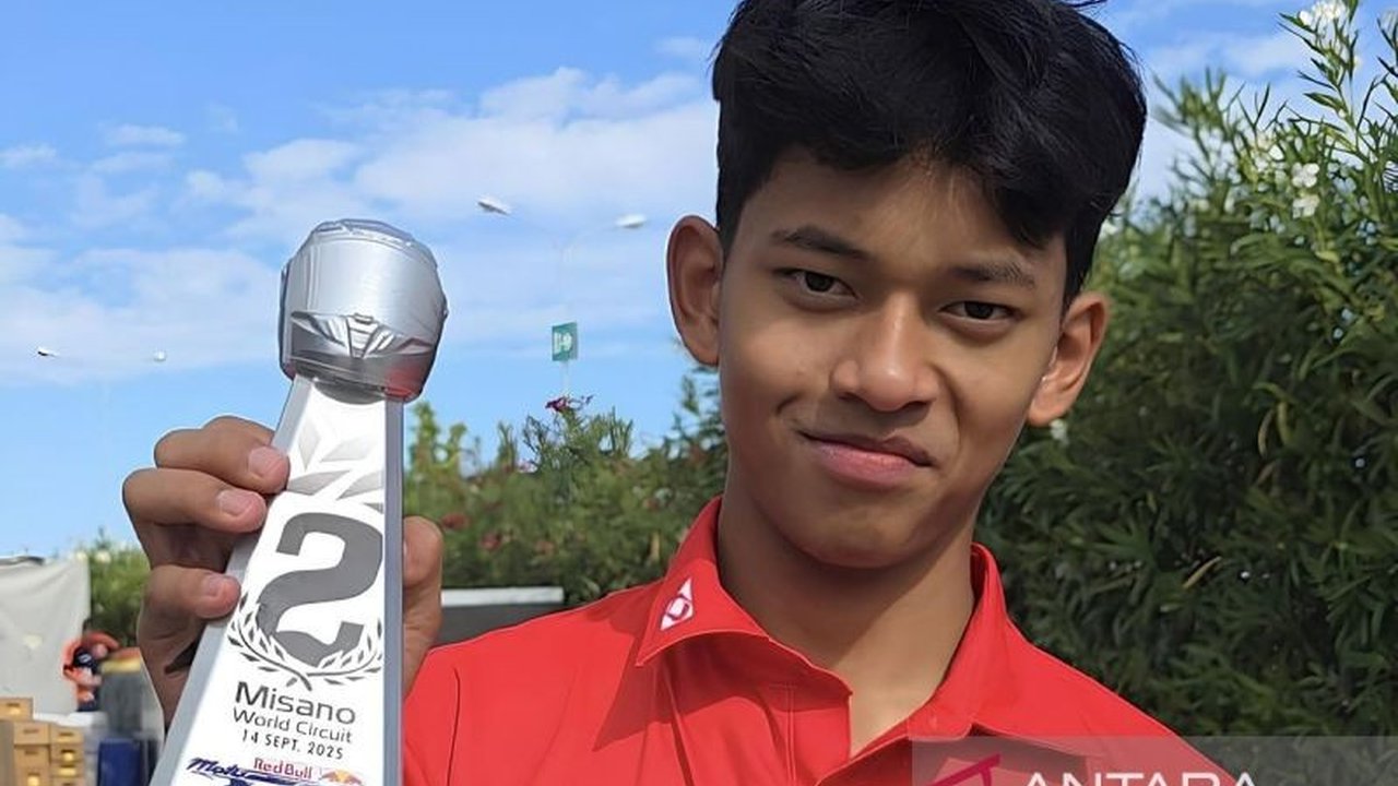 Pembalap muda Veda Ega Pratama berhasil menjadi runner-up di Red Bull Rookies Cup 2025, memetik pengalaman berharga di musim keduanya. Apa saja pelajaran yang ia dapat?