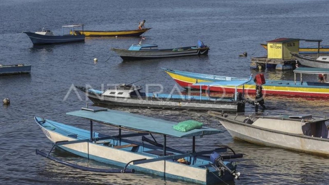 Kementerian Kelautan dan Perikanan (KKP) akan menyediakan asuransi nelayan sebagai bagian dari program Kampung Nelayan Merah Putih, menjamin keselamatan dan kesejahteraan mereka.