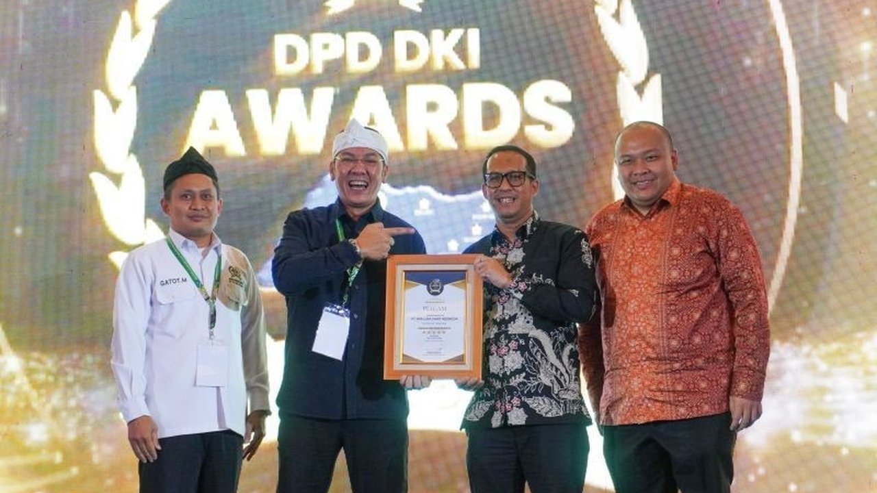 PT BPR Luna Sinar Indonesia (Bank Luna) berhasil meraih tiga penghargaan bergengsi dalam sebulan terakhir, menegaskan posisinya sebagai BPR terkemuka dan siap melanjutkan kontribusi positif bagi ekonomi daerah.