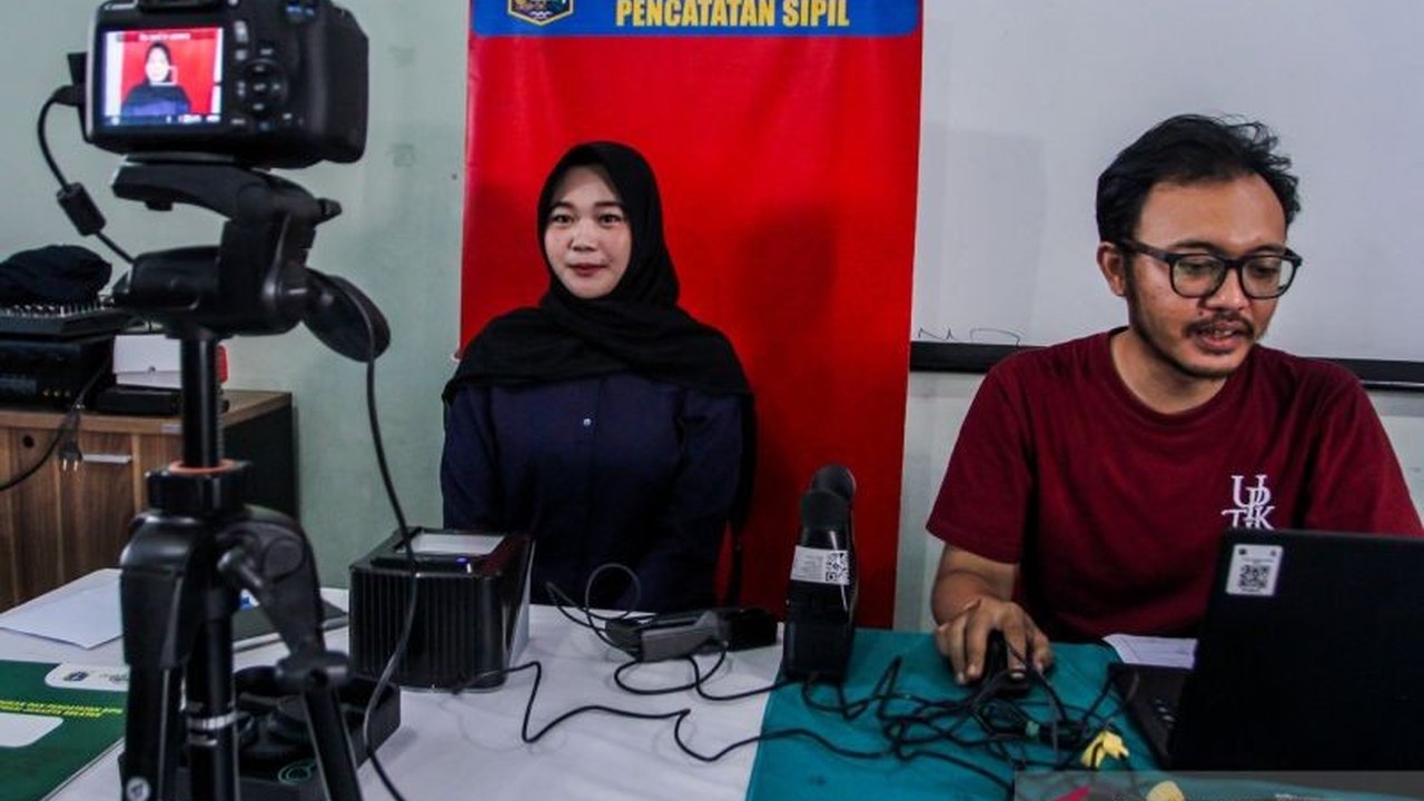 Dukcapil DKI Jakarta memberikan panduan lengkap bagi warga yang menjadi korban penipuan aktivasi IKD. Simpan bukti, laporkan, dan lindungi data pribadi Anda dari modus kejahatan siber ini.