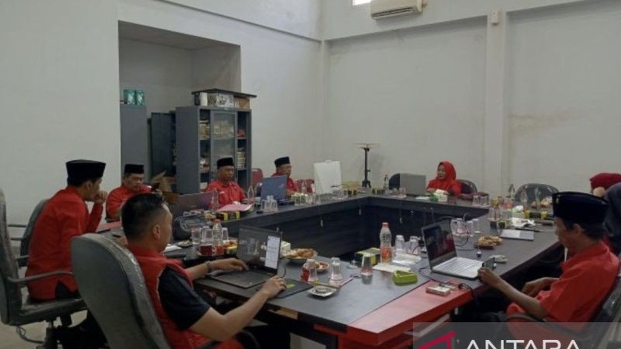 Wabup Lamongan Dirham Akbar Aksara menjadi salah satu dari sepuluh nama yang diusulkan sebagai calon Ketua DPC PDIP Lamongan. Siapa saja kandidat lainnya dan bagaimana proses seleksinya?