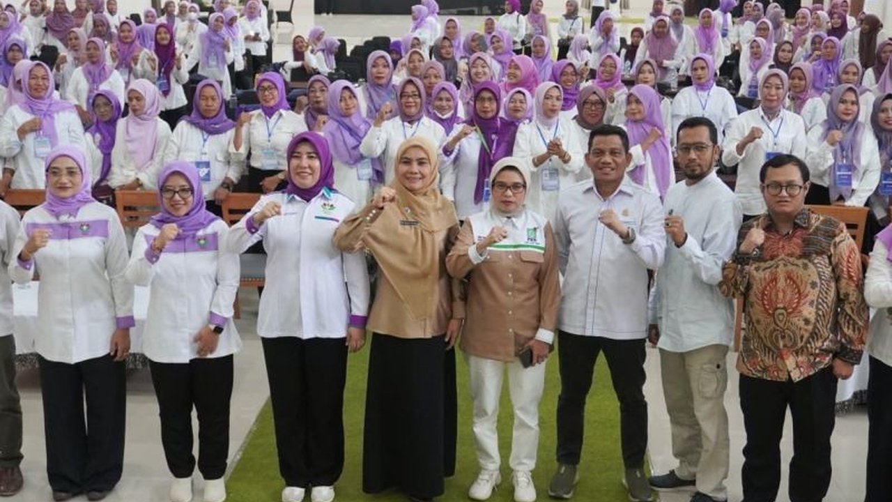 DPR RI dan Badan Gizi Nasional (BGN) gencar sosialisasikan program Makan Bergizi Gratis (MBG) di Baubau, menargetkan 82 juta penerima manfaat untuk mewujudkan generasi sehat dan berkualitas.