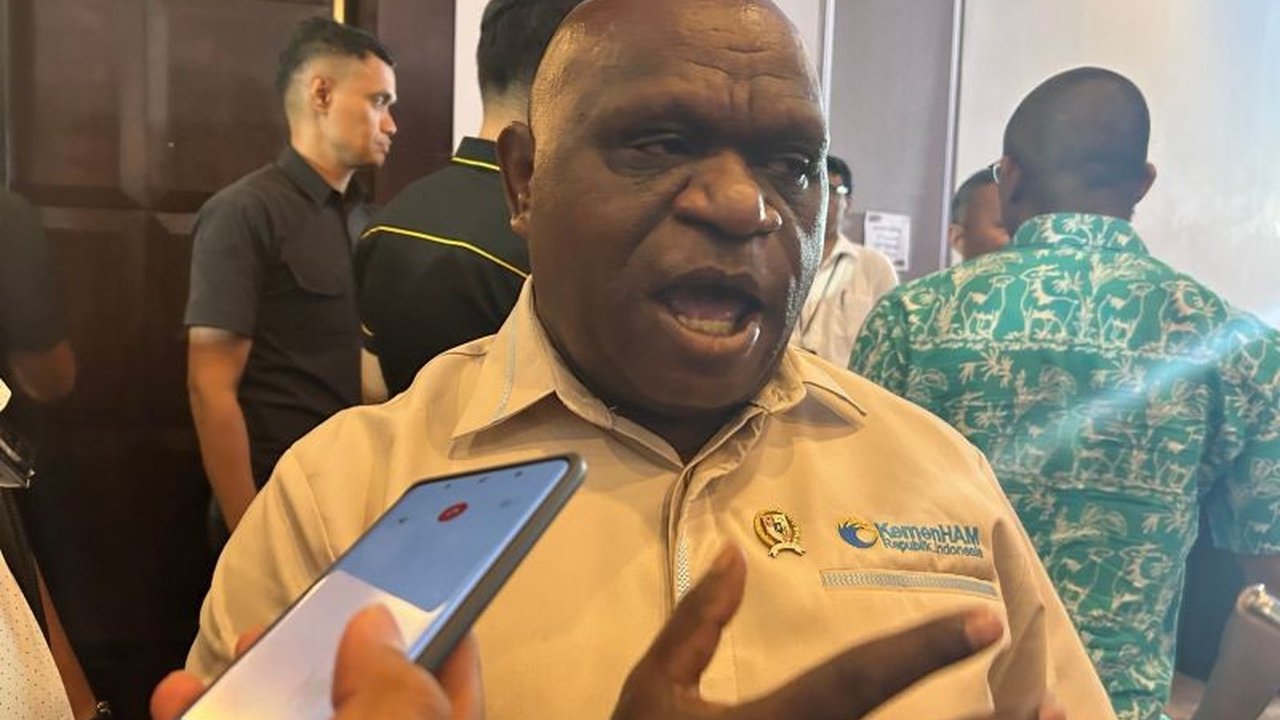 Menteri HAM Natalius Pigai meyakini penegakan hukum berbasis HAM akan diperkuat dalam Reformasi Polri yang segera dilakukan. Simak detail rencana dan pembentukan komisi khususnya!