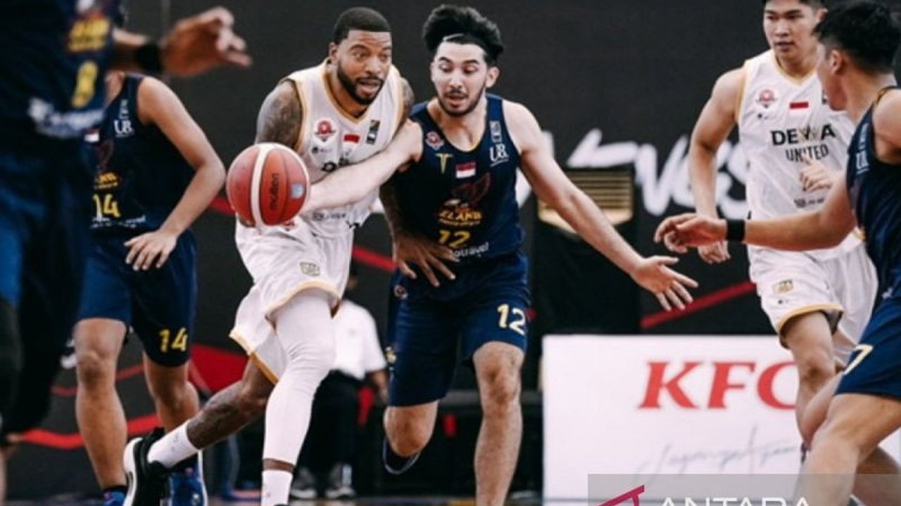 Pebasket Yonatan mengakhiri delapan tahun kebersamaan dengan Pacific Caesar Surabaya di IBL. Simak perjalanan karier dan alasan di balik keputusan penting ini!