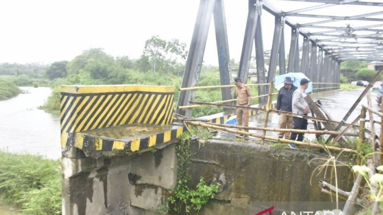 BPBD Rejang Lebong memulai perbaikan jembatan beton vital senilai Rp3,4 miliar yang rusak diterjang banjir 2022, diharapkan rampung sebelum 2025 dan mengembalikan aksesibilitas.