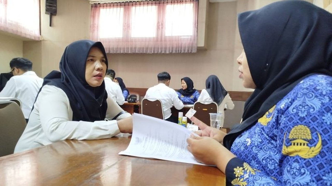 Sebanyak 241 tenaga Honorer PPPK Ponorogo telah resmi menandatangani kontrak kerja, memastikan mereka siap bertugas penuh mulai 1 Oktober mendatang. Siapakah mereka dan berapa gaji yang akan diterima?