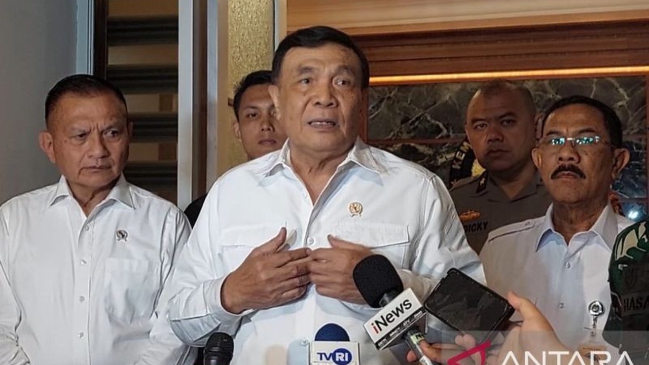 Djamari Chaniago resmi menjabat Menko Polkam, langsung gelar rapat internal dengan deputi untuk koordinasi. Apa saja yang dibahas dan bagaimana strategi awal Menko Polkam yang juga senior Presiden Prabowo ini?