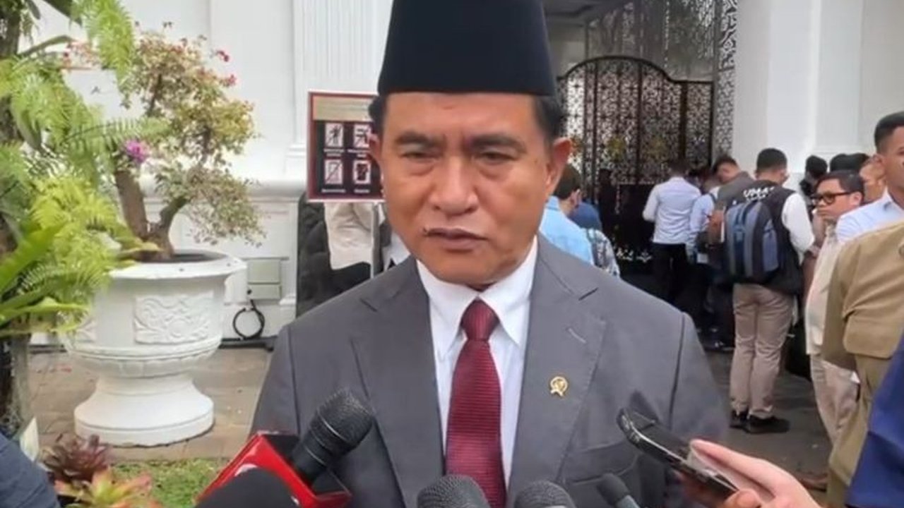 Menko Yusril Ihza Mahendra mengaku belum mendengar kabar mengenai Pergantian Kapolri oleh Presiden Prabowo, menegaskan bahwa itu adalah hak prerogatif presiden.