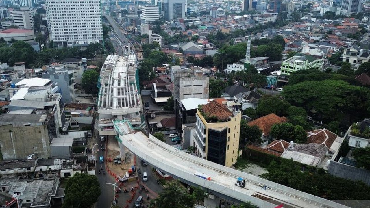 Pembangunan LRT Jakarta Fase 1B capai 69,88% pada minggu kedua September. Jakpro tegaskan prioritas keselamatan dan ketepatan waktu demi solusi kemacetan Jakarta.