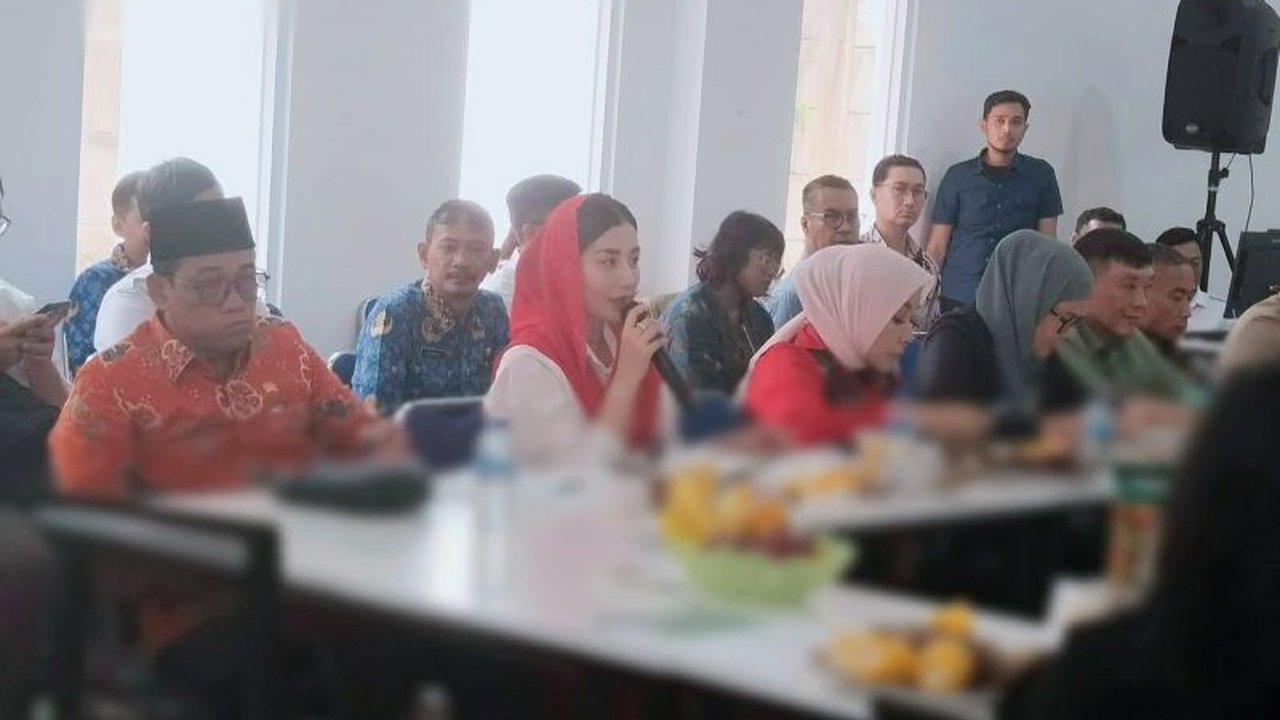 Komisi VII DPR RI mendesak Pemkab Subang untuk mengoptimalkan Pusat Layanan Usaha Terpadu (PLUT) Koperasi dan UMKM Subang, menyoroti kurangnya komitmen anggaran dan kebijakan daerah.
