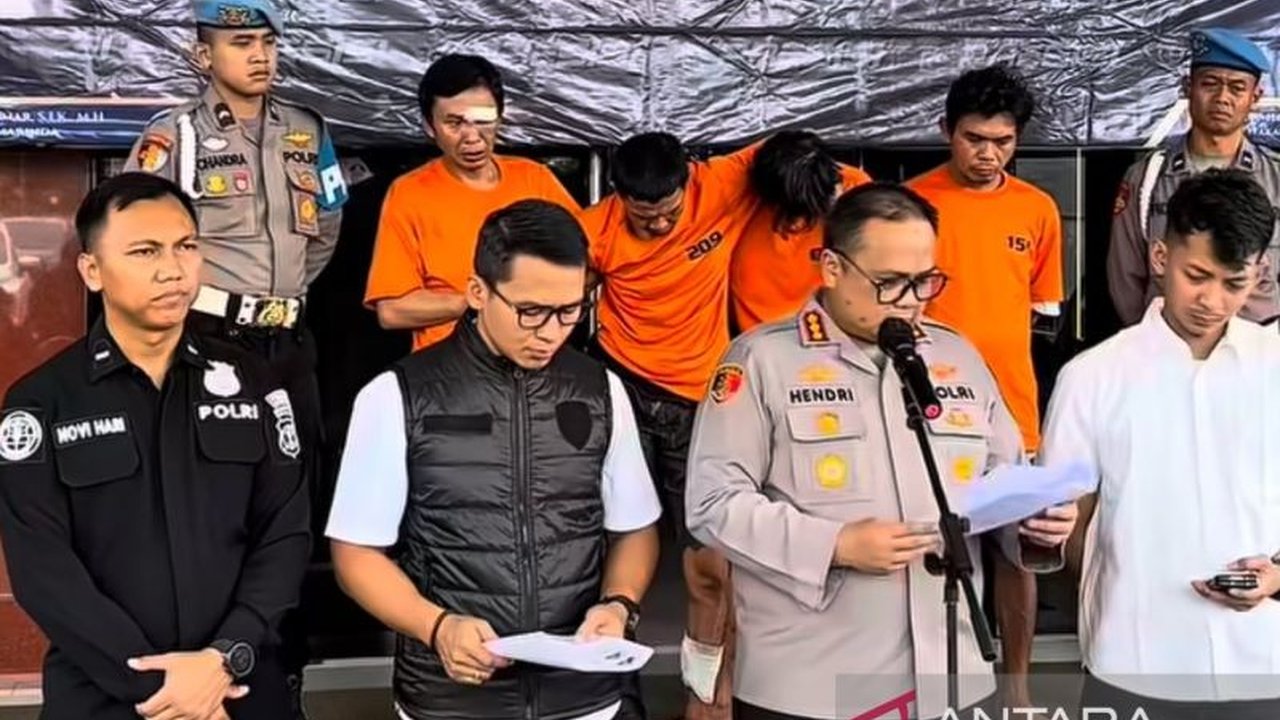 Polresta Samarinda berhasil membongkar sindikat pencurian Samarinda yang meresahkan, menangkap empat residivis pembobol rumah kosong dan mengamankan barang bukti berharga.