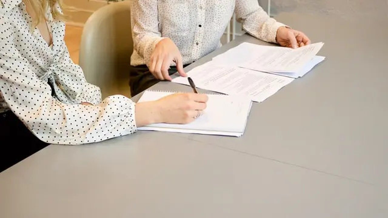 Ilustrasi Membuat Resume Credit: pexels.com/Gabrielle