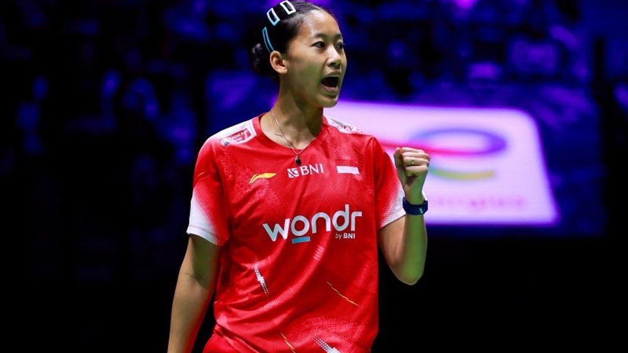 Putri KW Kejuaraan Dunia BWF 2025: Setelah mengakhiri paceklik medali tunggal putri Indonesia, Putri Kusuma Wardani kini fokus hadapi Akane Yamaguchi di semifinal. Mampukah ia pecahkan rekor?