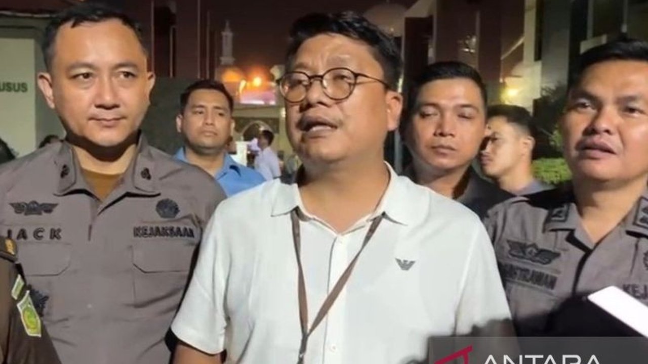 Kejaksaan Negeri Kota Bengkulu secara resmi menetapkan tiga tersangka dalam kasus dugaan Korupsi Pembangunan Labkesda Bengkulu tahun 2023 dengan kerugian negara mencapai Rp1 miliar. Siapa saja yang terlibat?