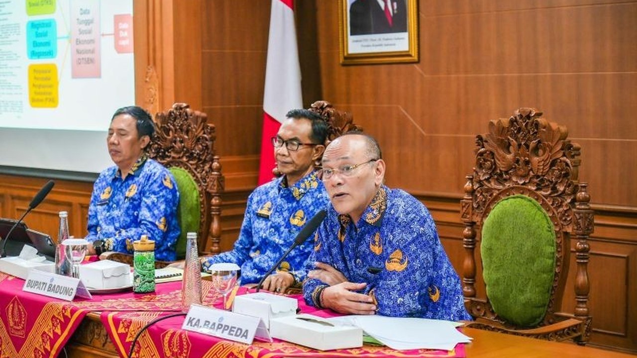 Pemerintah Kabupaten Badung merancang Strategi Penanggulangan Kemiskinan Badung 2025-2029 dengan target ambisius, berhasil menekan angka kemiskinan hingga terendah di Indonesia. Cari tahu rahasia suksesnya!