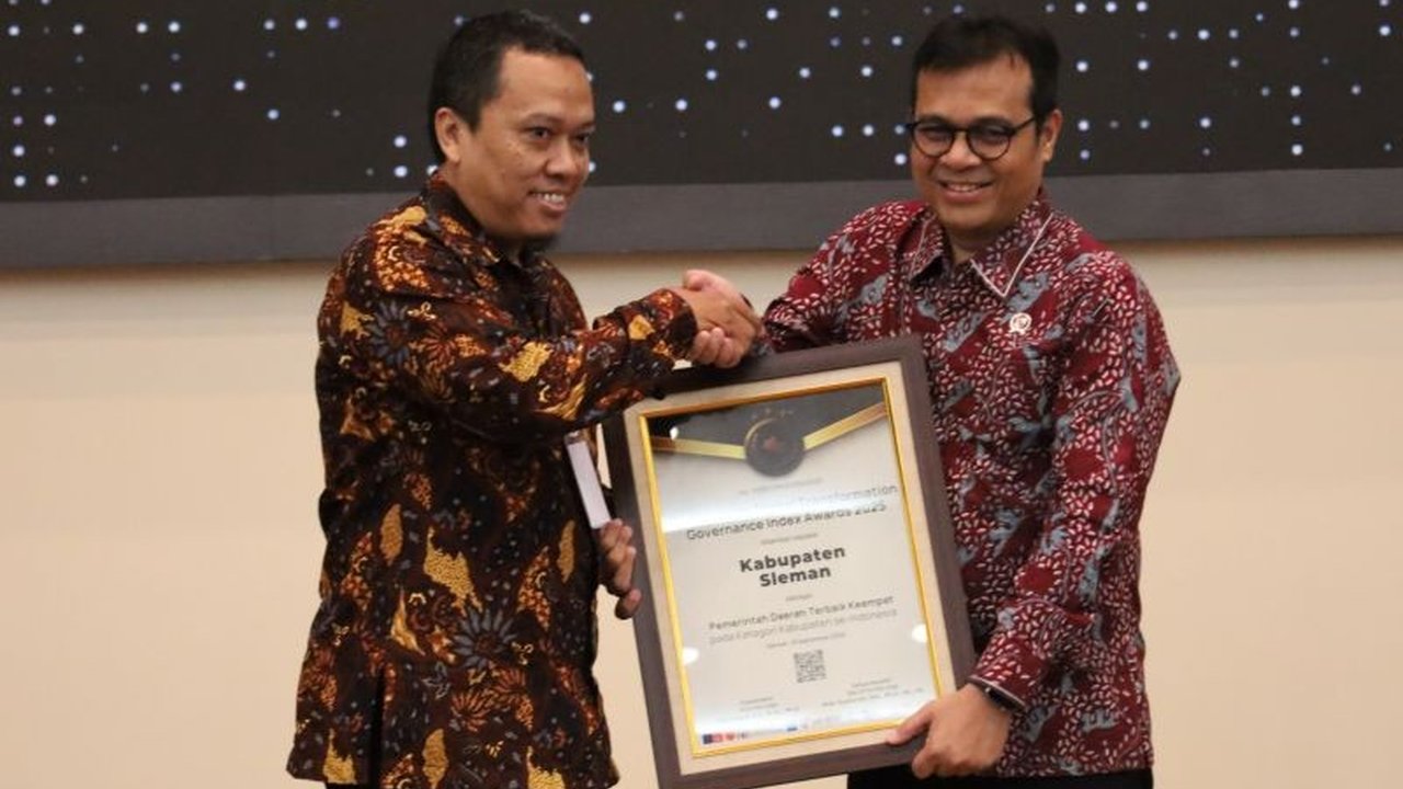 Pemerintah Kabupaten Sleman berhasil menduduki peringkat keempat nasional dalam ajang GM-DTGI 2025. Capaian ini menunjukkan komitmen kuat Sleman dalam Tata Kelola Digital.