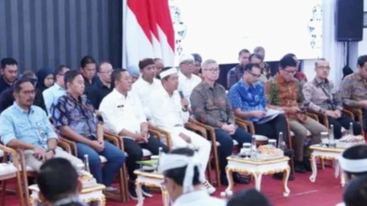 Puluhan kepala daerah se-Jawa Barat berkumpul di Karawang untuk membahas percepatan pembangunan Jawa Barat, termasuk infrastruktur dan penataan kota, demi ekonomi dan kenyamanan warga.