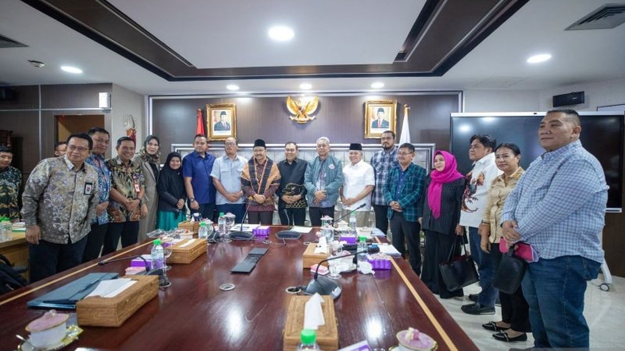 Menteri Sosial meminta DPRD Sumatera Utara untuk mengawasi ketat pelaksanaan program Sekolah Rakyat di provinsi tersebut, yang bertujuan sebagai model pengentasan kemiskinan terintegrasi.