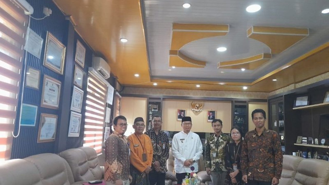 Perekonomian Bangka Tengah melonjak 6,60 persen pada Triwulan II 2025, didorong sektor sekunder. Apa rahasia di balik pertumbuhan impresif ini dan bagaimana dampaknya bagi masyarakat?