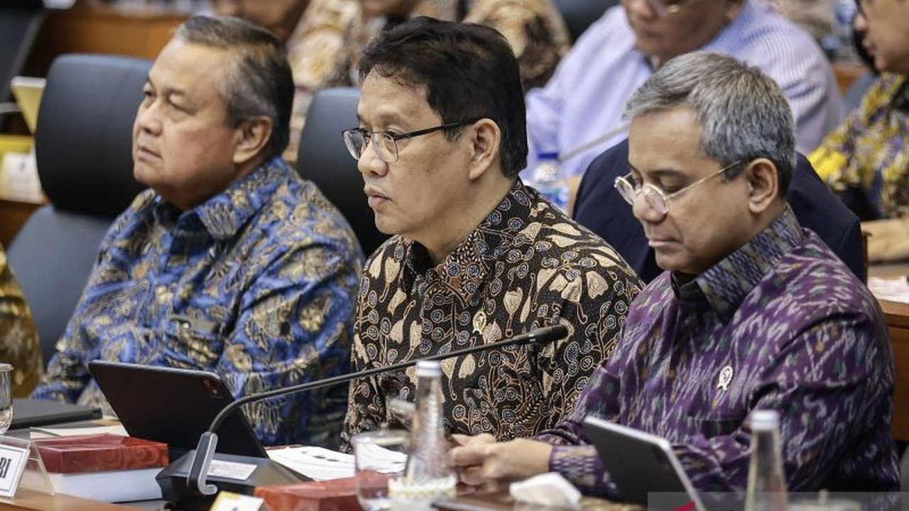 Menteri Keuangan Purbaya Yudhi Sadewa mengumumkan gugatan Tutut Soeharto terhadap Kemenkeu di PTUN Jakarta telah dicabut, menimbulkan pertanyaan di balik langkah ini.