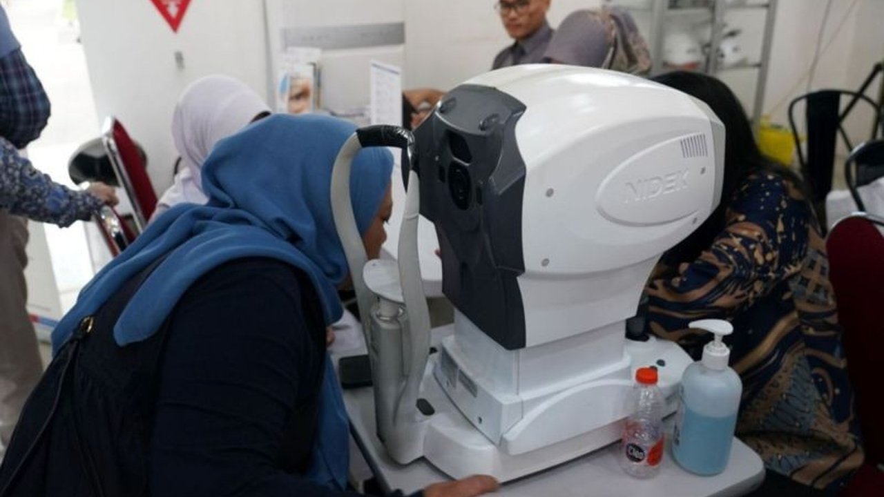 Suku Dinas Kesehatan Jakarta Selatan menggelar layanan kesehatan gratis di Balai Yasa Manggarai untuk Hari Kesehatan Gigi dan Mulut Nasional, menarik perhatian dengan edukasi inovatif.