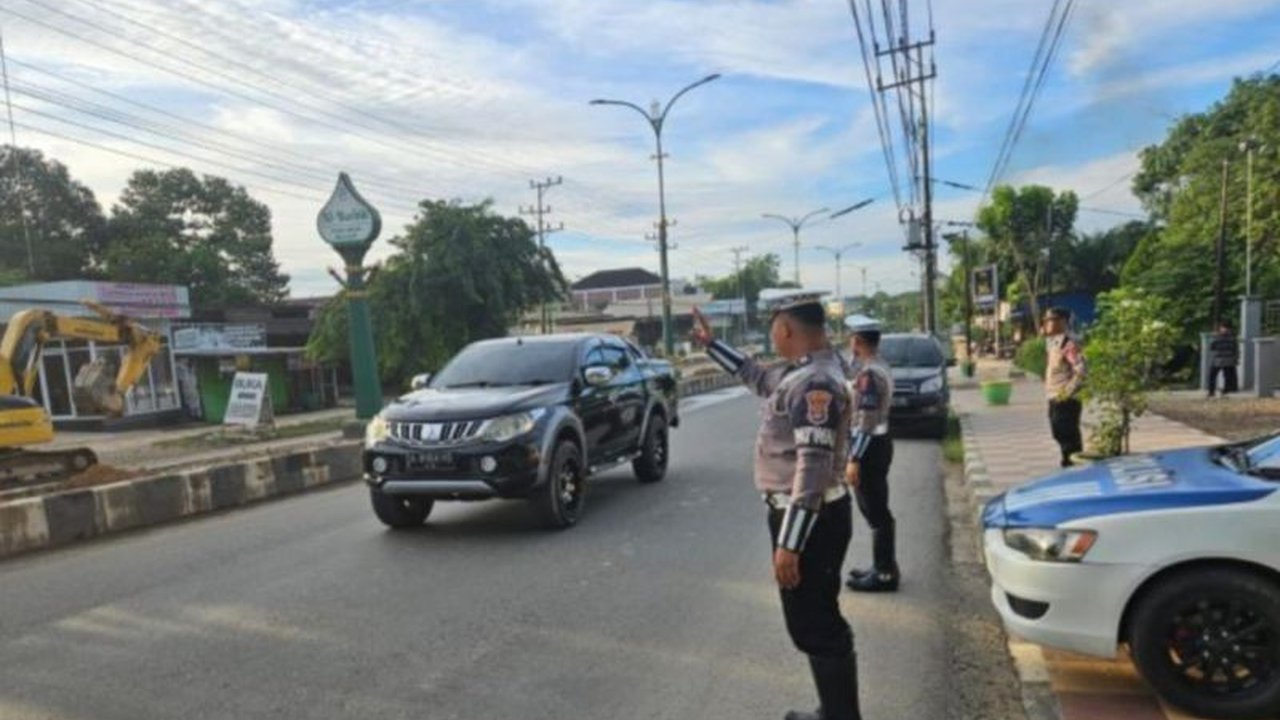 Polres Tabalong memasang rambu larangan angkutan batu bara di sejumlah titik strategis, menindaklanjuti tuntutan warga dan Perda Kalsel. Bagaimana dampaknya bagi jalan umum?