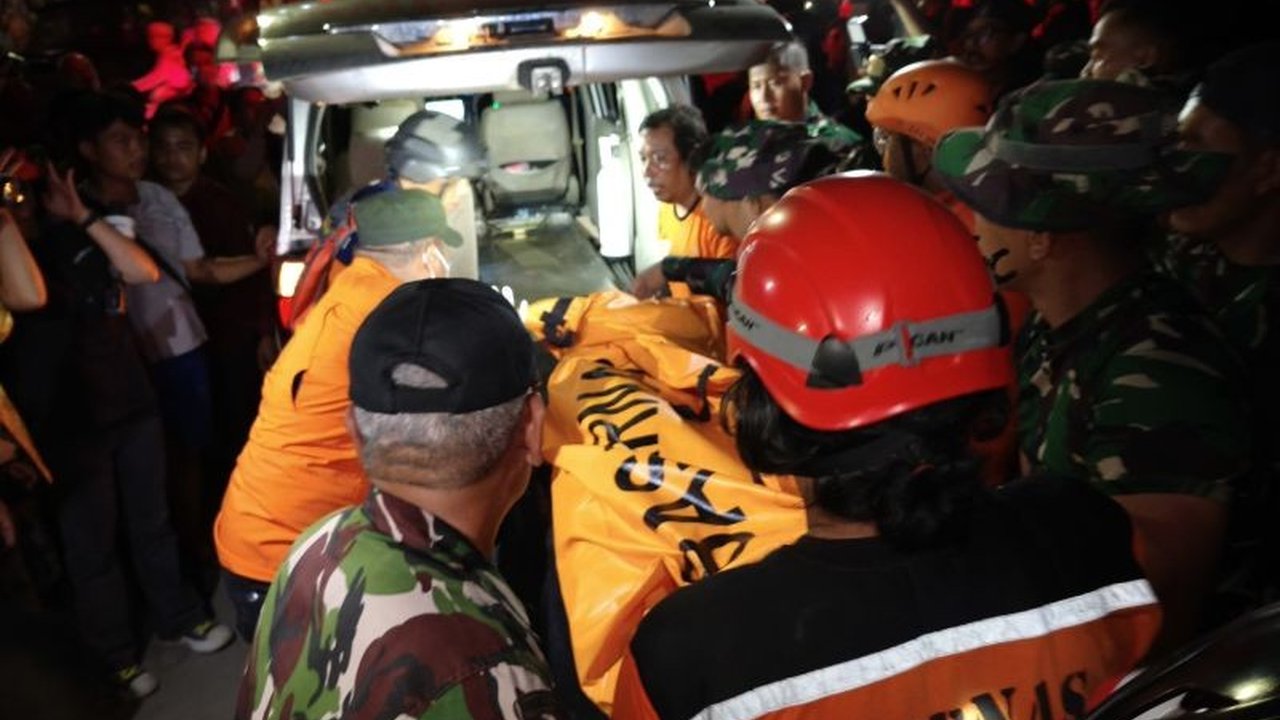 Tim SAR gabungan di Bali resmi mengubah **status pencarian korban banjir** menjadi pemantauan setelah sembilan hari. Empat korban masih hilang, akankah mereka ditemukan?