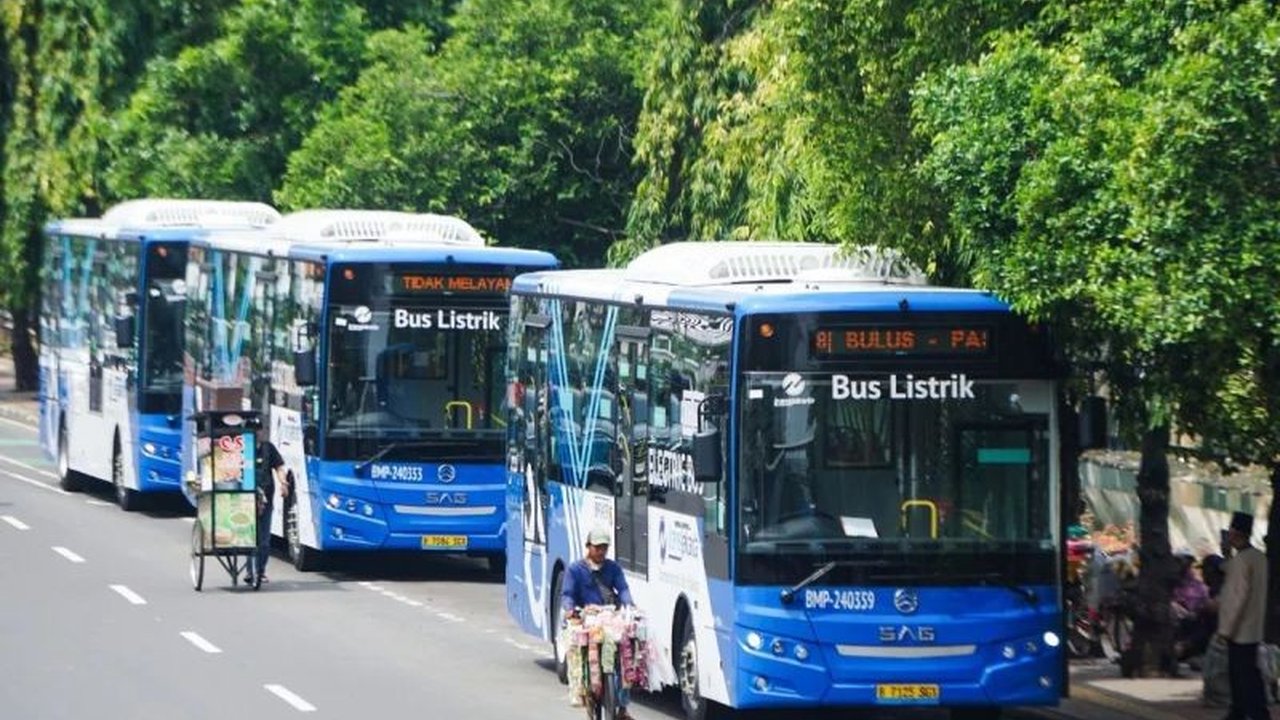 Kementerian Perhubungan serius mendorong elektrifikasi angkutan umum, terutama bus listrik, demi menekan emisi dan polusi udara di kota-kota besar seperti Jakarta. Akankah target ambisius ini tercapai?