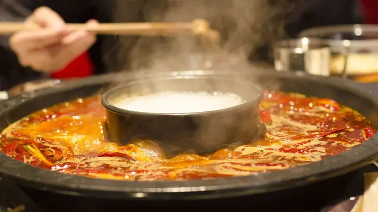 Ilustrasi hotpot. (Image by Leacky Chen from Pixabay)