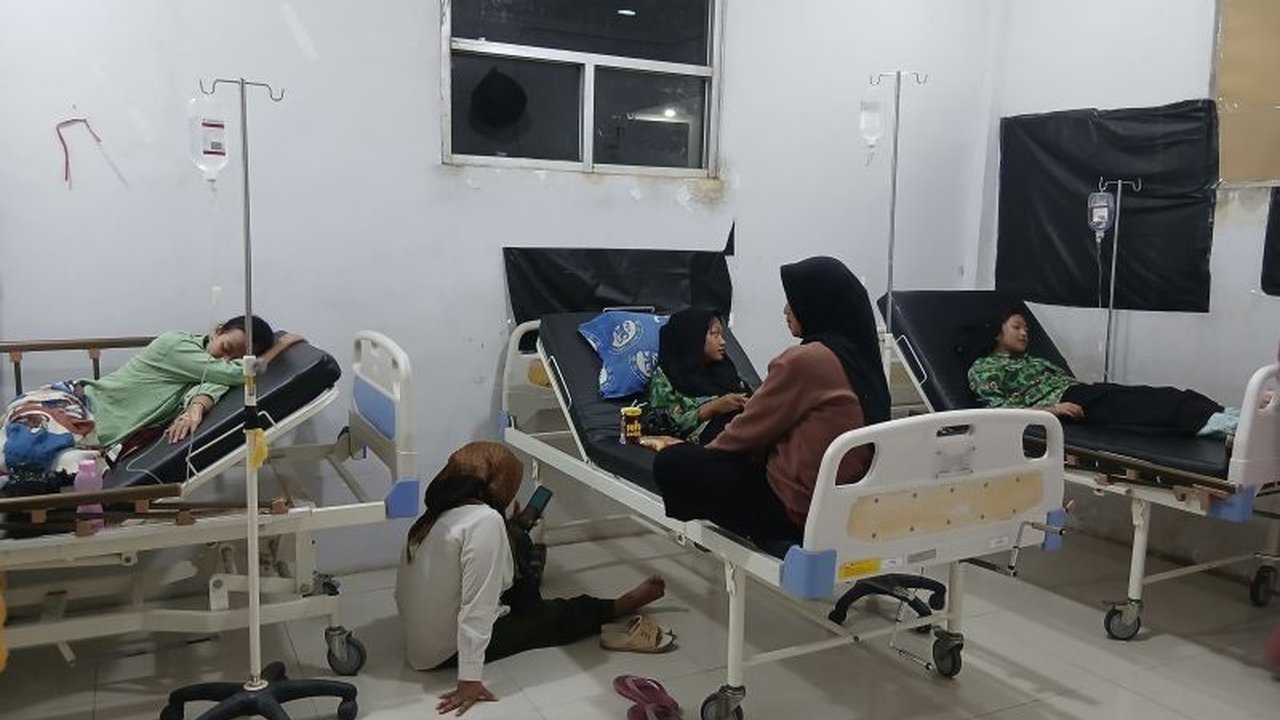 Ratusan siswa di Garut mengalami gejala keracunan massal, namun Dinas Kesehatan setempat belum dapat memastikan program Makan Gizi Gratis (MBG) sebagai penyebab utama insiden keracunan siswa Garut. Apa hasilnya?