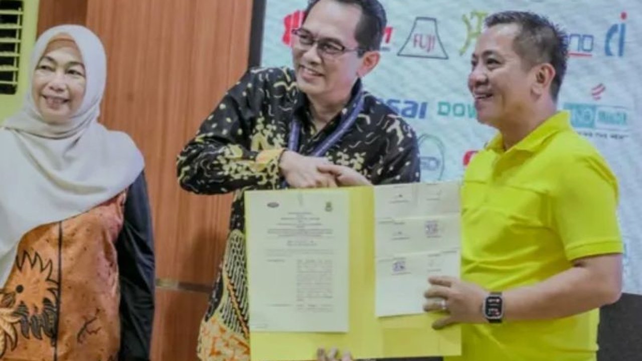 Disnakertrans Karawang menjalin kerja sama strategis dengan perusahaan untuk mengoptimalkan Balai Latihan Kerja, siap mencetak Kompetensi SDM Lokal Karawang yang relevan dan siap bersaing.