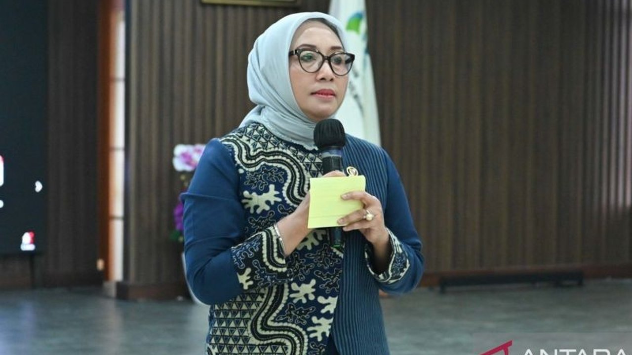 Menteri PPPA Arifah Fauzi menyerukan peran krusial orang terdekat dalam menciptakan Lingkungan Aman Anak, menyusul kasus tragis siswi MTs. Mengapa dukungan ini sangat penting bagi tumbuh kembang mereka?