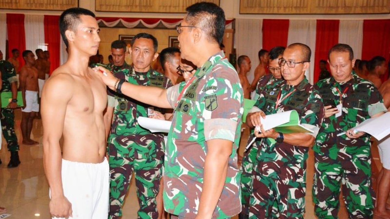 Kasdam XIII/Merdeka Brigjen TNI Yustinus Nono Yulianto menegaskan Komponen Cadangan (Komcad) sebagai kekuatan strategis yang siap perkuat TNI. Simak peran vitalnya!