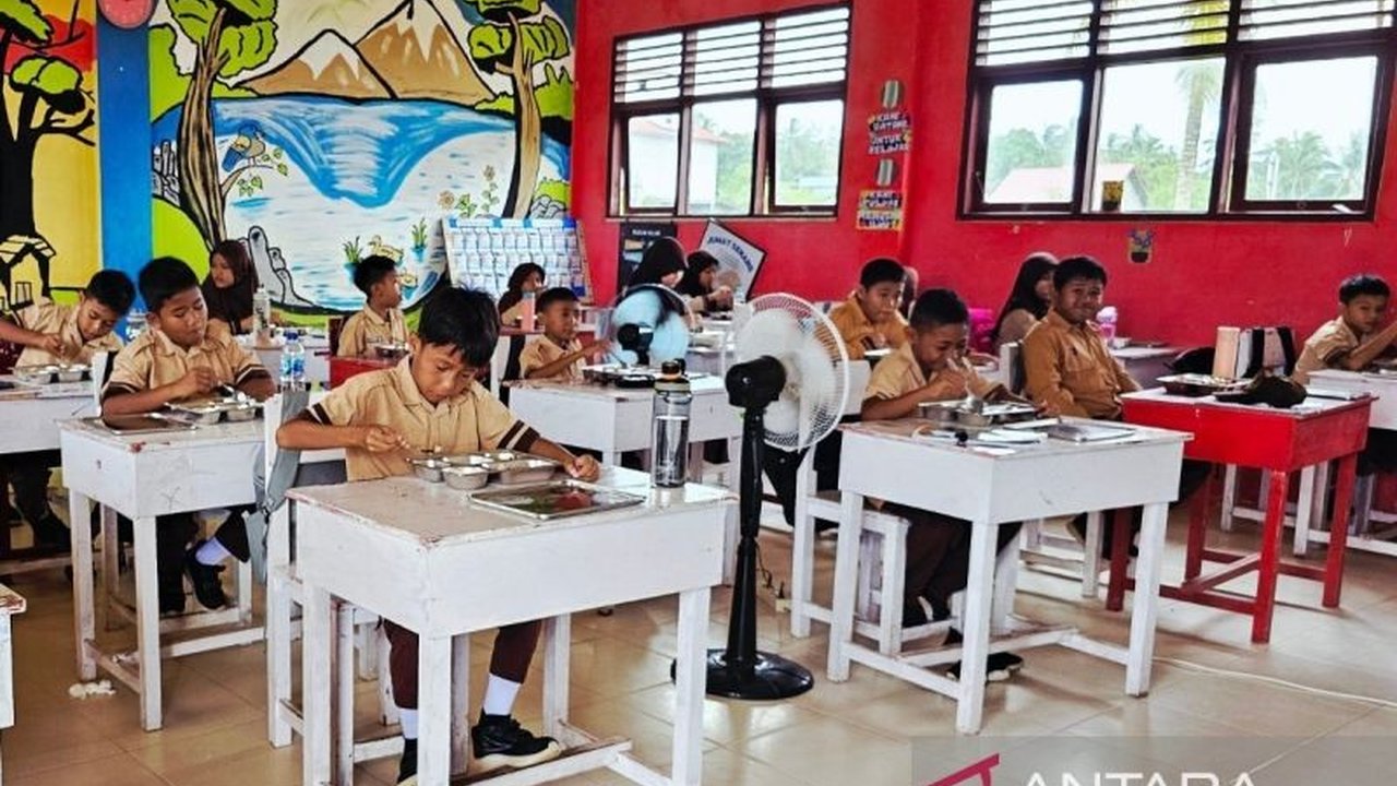 Pemerintah Kabupaten Natuna rutin berikan obat cacing dua kali setahun kepada anak-anak. Cari tahu bagaimana program ini efektif dalam pencegahan cacingan dan menjaga tumbuh kembang mereka.