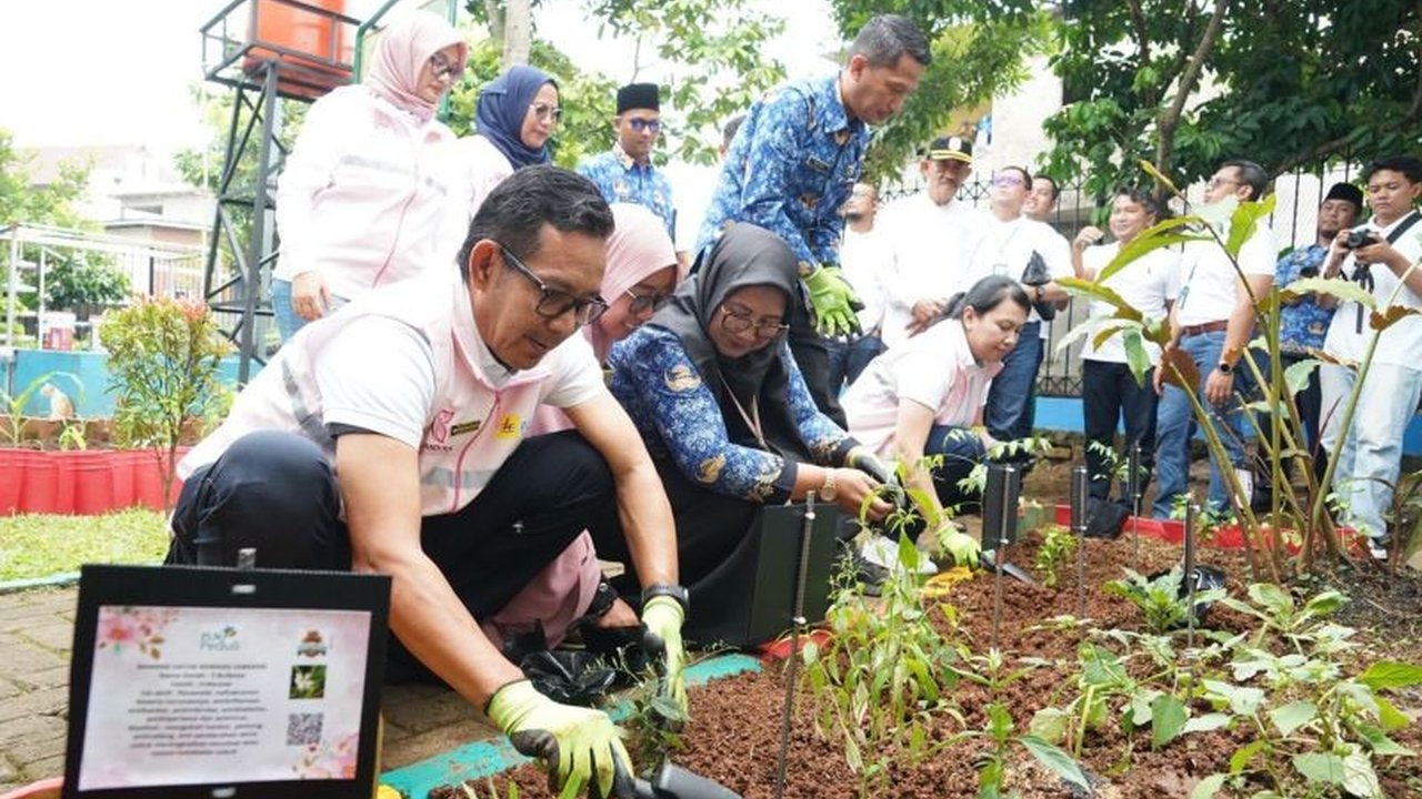 PLN UID Jakarta Raya meluncurkan Grossmart PLN, sebuah pusat pemasaran untuk UMKM di Jakarta Selatan. Inisiatif ini bertujuan memperluas akses pasar dan memberdayakan ekonomi kerakyatan, khususnya perempuan rentan.