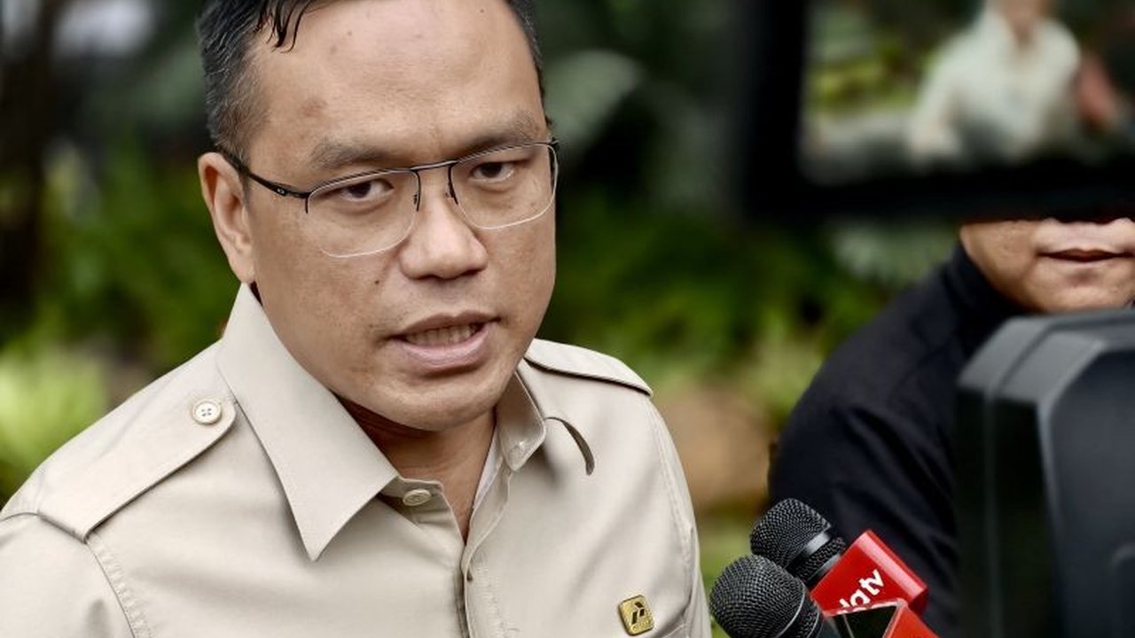 Direktur Utama Pertamina, Simon Aloysius Mantiri, mengakui **kepercayaan masyarakat Pertamina** menjadi PR terbesar usai kasus BBM oplosan, berjanji perbaikan tata kelola demi layanan terbaik.