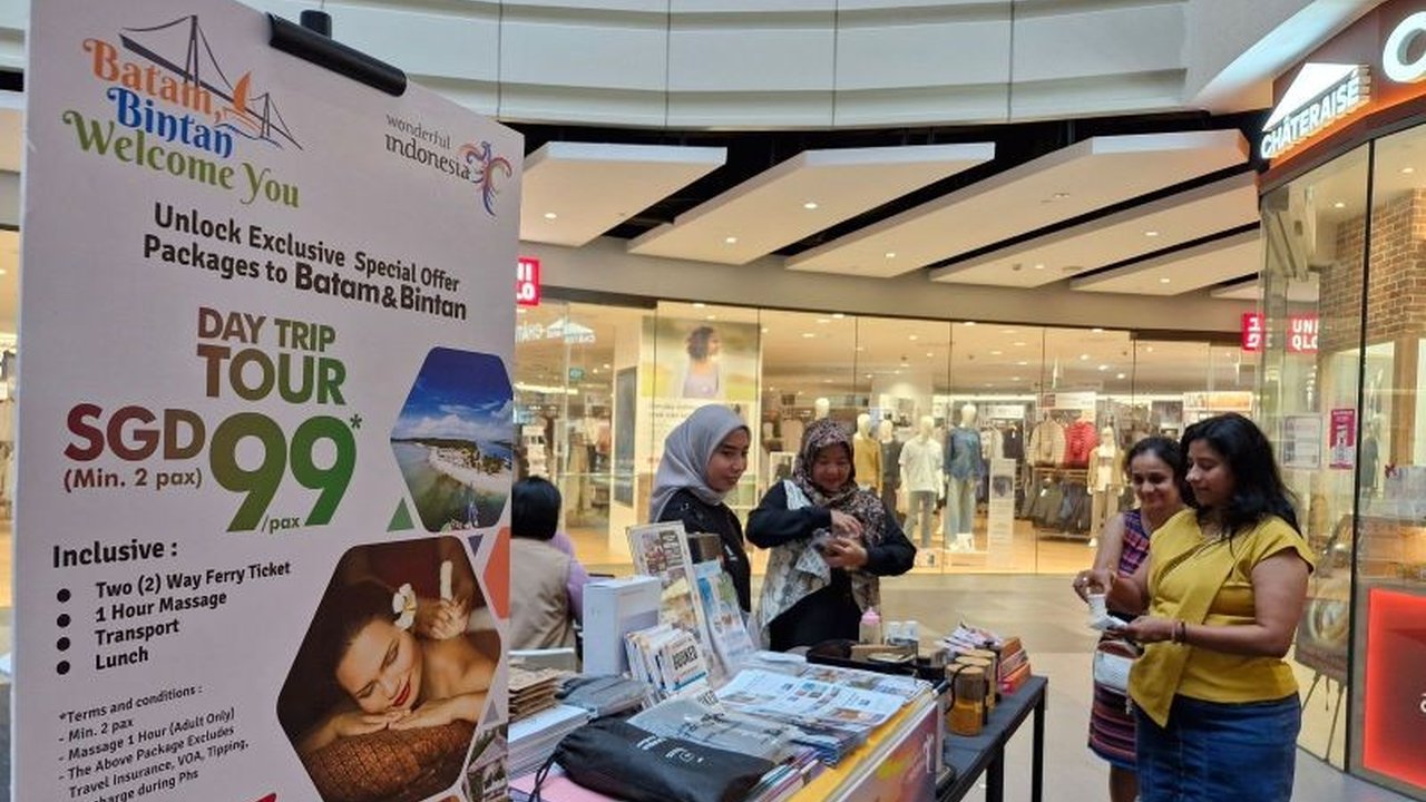 Kementerian Pariwisata (Kemenpar) gencar promosikan wisata Kepulauan Riau melalui BBWY II Singapura, berhasil mencetak transaksi potensial miliaran rupiah. Simak detailnya!