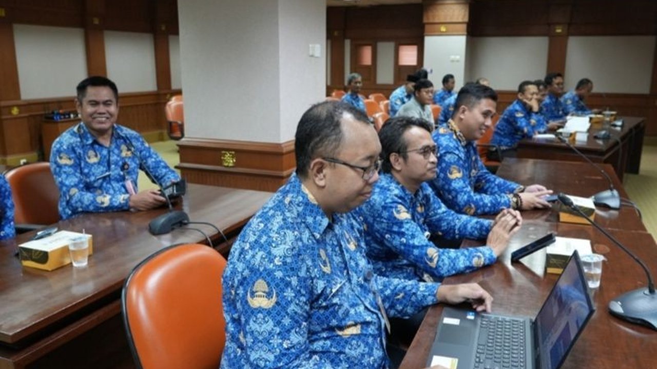 Pemerintah Kota Jakarta Barat (Pemkot Jakbar) serius meningkatkan transparansi publik melalui bimbingan teknis standarisasi data bagi PPID, memastikan informasi tersaji akuntabel dan mudah dipahami.