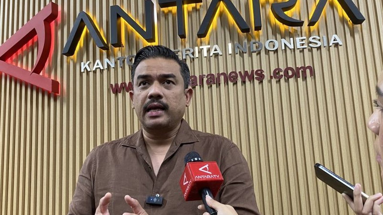 Menteri Koperasi dan UKM Maman Abdurrahman membantah hoaks, menegaskan bahwa usaha mikro dengan omzet di bawah Rp500 juta tidak dikenakan Pajak UMKM. Pahami faktanya!