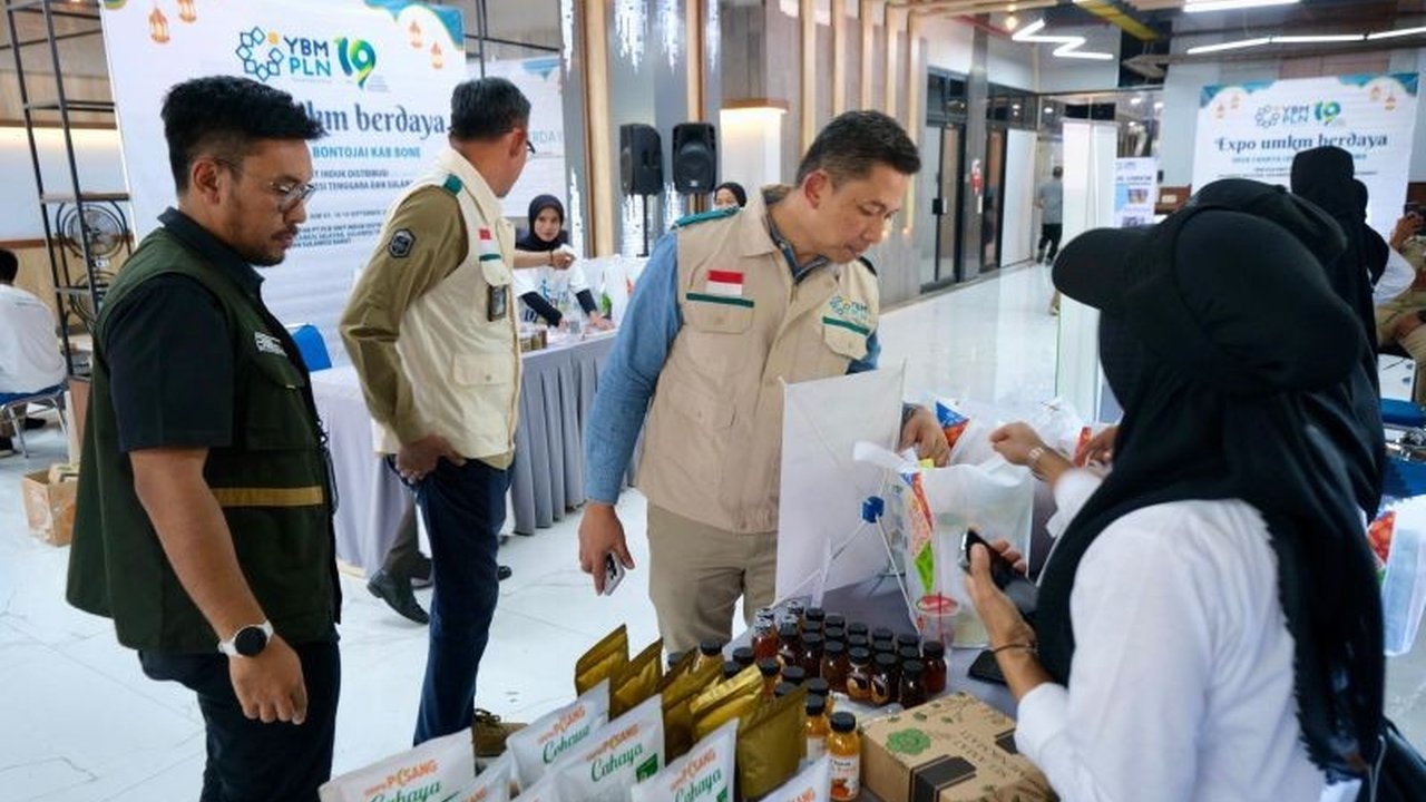 YBM PLN sukses menggelar Expo UMKM di Makassar, menampilkan produk unggulan dari berbagai daerah binaan. Ingin tahu bagaimana Expo UMKM YBM PLN mendorong kemandirian ekonomi masyarakat?