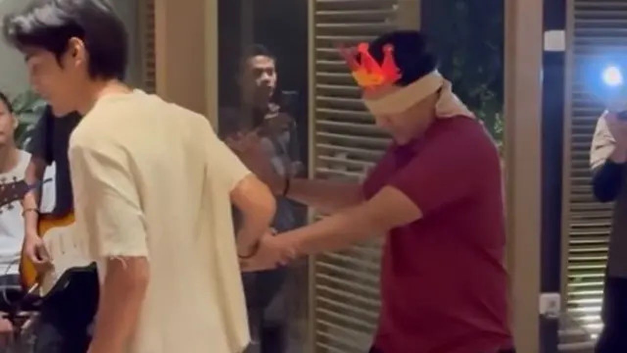 Momen kejutan ultah Andre Taulany ke-51. [IG: @dikta]