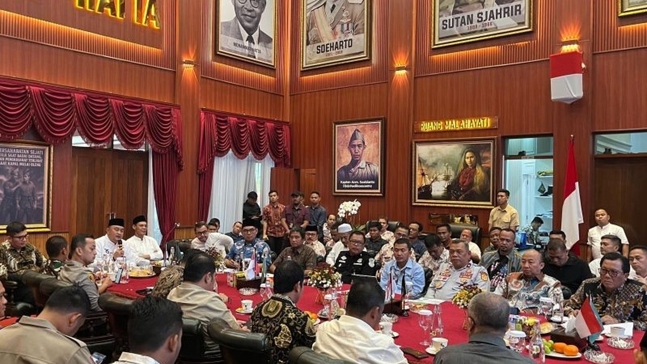 Pemerintah Kabupaten Bogor menerapkan relaksasi jam truk tambang di Parungpanjang selama perbaikan jalan. Kebijakan sementara ini bertujuan mencegah kemacetan parah dan menjaga mobilitas masyarakat.