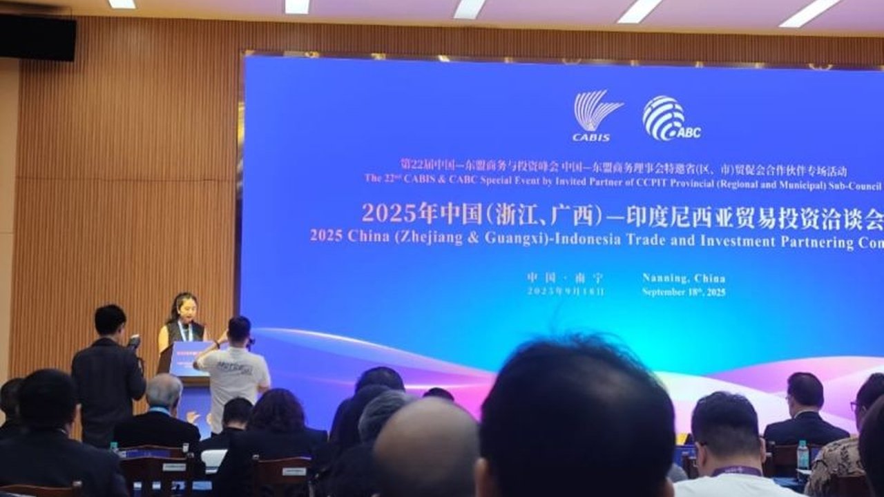 Pemerintah Indonesia dan China perkuat kerja sama bisnis lewat Forum Guangxi, membuka peluang investasi dan ekspor produk unggulan. Bagaimana Kalimantan Selatan jadi magnet baru dalam kerja sama bisnis RI-China ini?