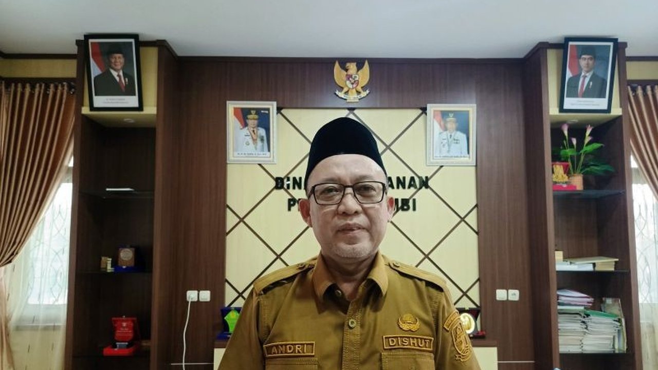 Tahukah Anda? Sebanyak 32 persen hutan di Jambi merupakan Kawasan Konservasi yang vital. Cari tahu peran pemerintah pusat dan masyarakat dalam pengelolaannya!