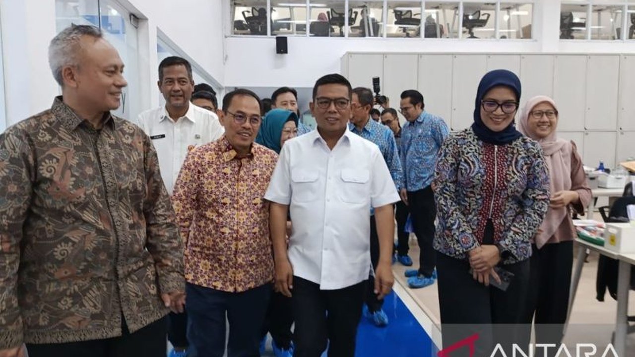 Asosiasi Pengusaha Indonesia (APINDO) Banten mendesak Pemprov Banten untuk segera mempercepat perbaikan jalan, langkah krusial menarik investor dan mendongkrak ekonomi wilayah. Mengapa ini mendesak?