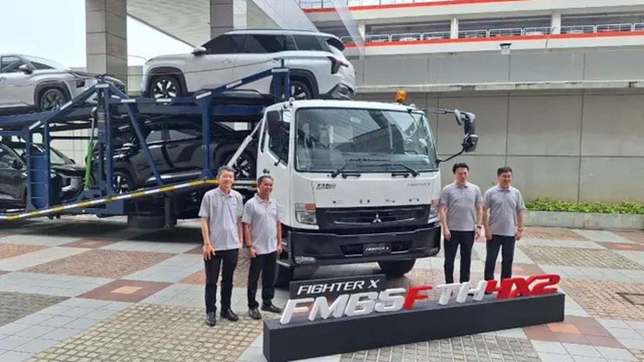 Mitsubishi Fuso Luncurkan Fighter X FM65F Tractor Head, Harga Rp 943,540 Juta (Arief A/Liputan6.com)