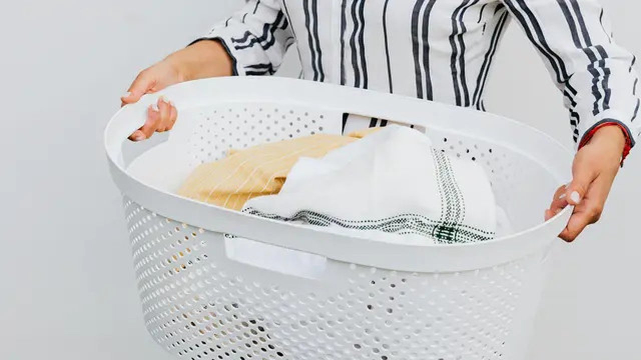 Ilustrasi Cuci Baju (Photo By: Kaboompics.com via Pexels)