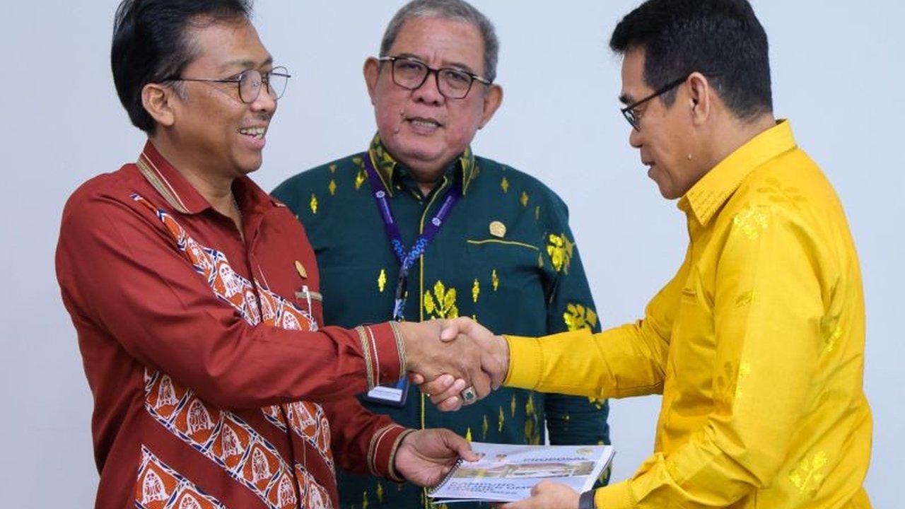 Pemerintah Kabupaten Parigi Moutong bersama Kemenkop UKM membahas penguatan UMKM Parigi Moutong berbasis potensi lokal, membuka jalan bagi pengembangan ekonomi daerah yang lebih maju.