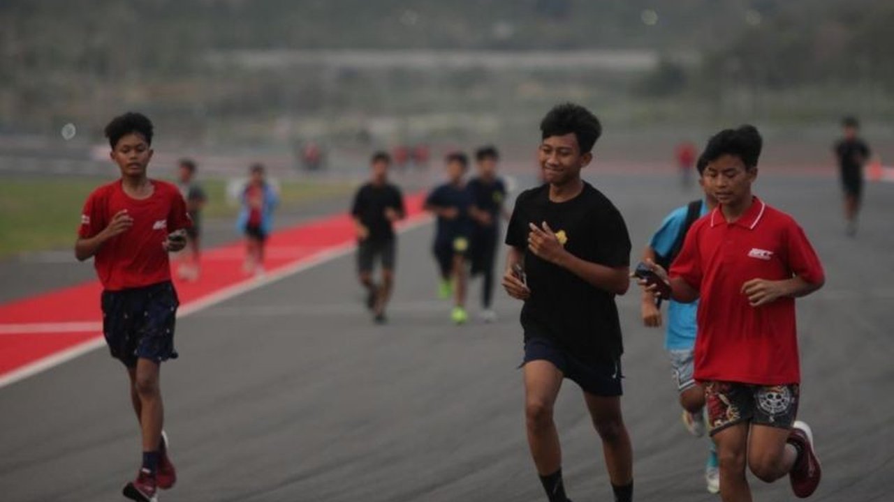Mandalika Racing Series 2025 menjadi ajang krusial bagi pembalap nasional sebelum MotoGP Indonesia. Rasakan sensasi balap internasional dengan teknologi canggih!